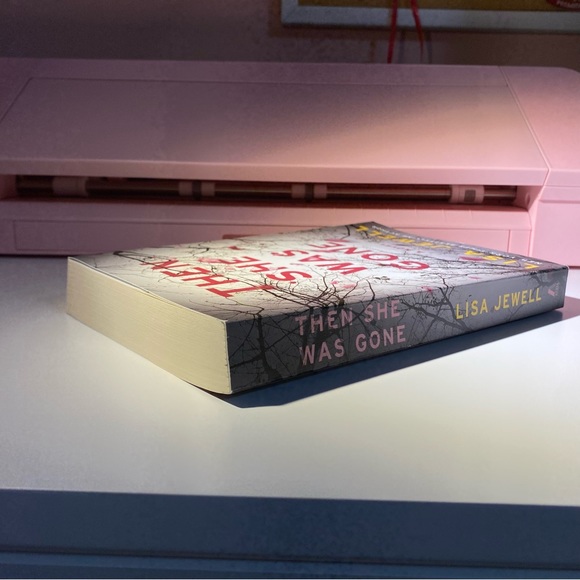 Then She Was Gone by Lisa Jewell - Picture 7 of 7
